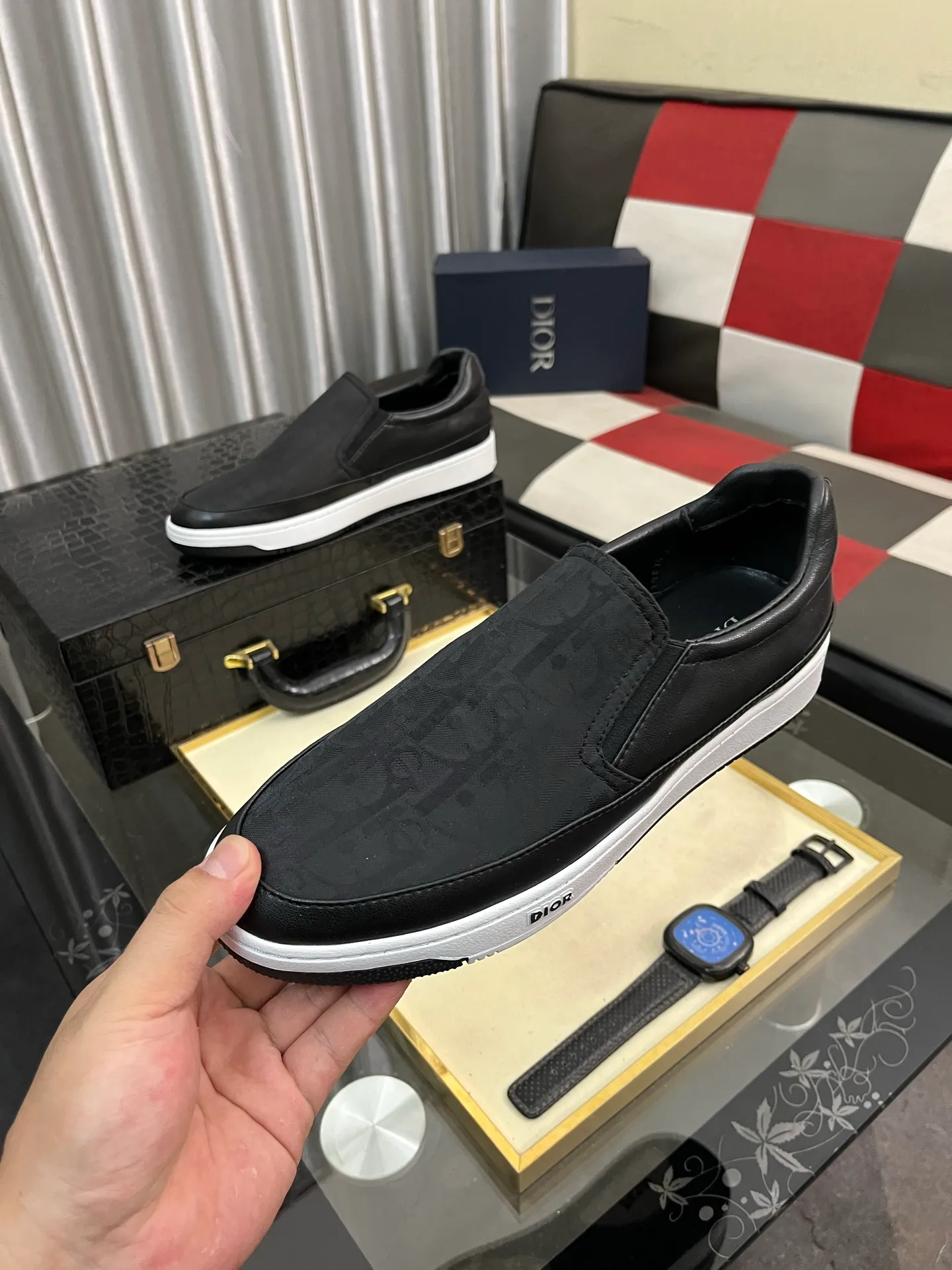 Men's men's shoes 💰420⌚️⌚️Dior unique modern style sneakers. Counter purchasing 🏃casual leather shoes😍😍 original cowhide leather imported from Italy (refuses to discolor and grind feet) soles: original soles specially provided by the original factory, super cool😍 lace up and walk with wind👍 style design ⚠️ super comfortable and wear-resistant original soles. Code number: 38-444️⃣Colors available